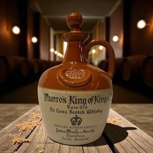 Munro’s King of Kings Whisky Jug 8" Ceramic Bar Decor Vintage Fall Rustic